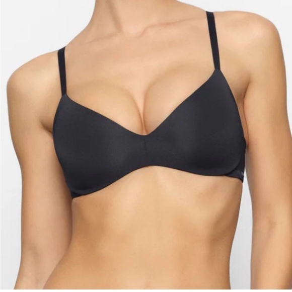 skims Other - SKIMS | Onyx Black Wireless
Bra 36DDDD (36G)